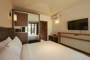 Chambre Deluxe double, 1 trÚs grand lit, non-fumeur, vue sur la plage | 1 chambre, literie de qualité, coffre-fort, décor unique