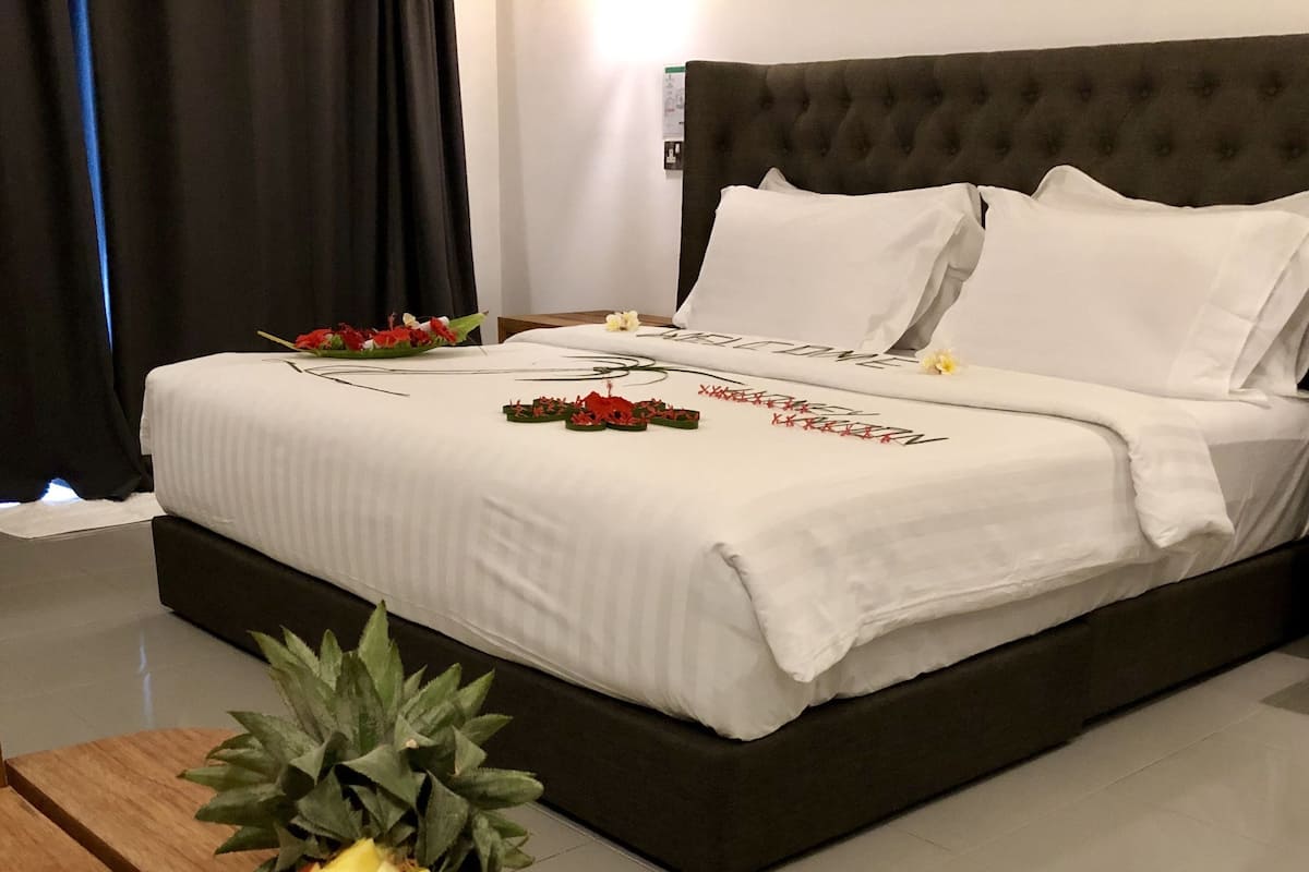 Chambre Deluxe double, 1 très grand lit, non-fumeur, vue sur la plage | 1 chambre, literie de qualité, coffre-fort, bureau
