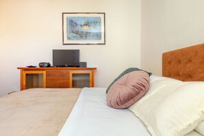 1 bedroom, iron/ironing board, bed sheets