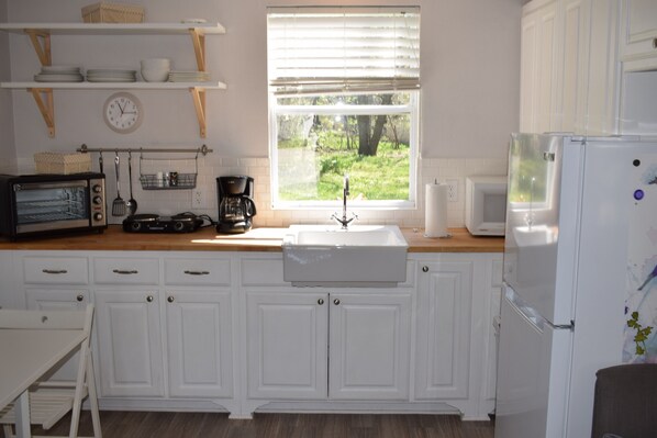Microwave, coffee/tea maker, cookware/dishes/utensils