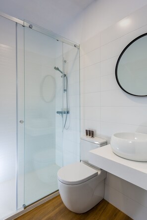 Dusche, Haartrockner, Handtücher