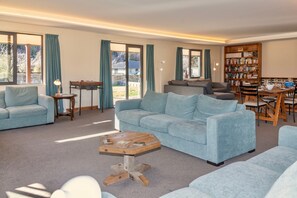 Fireplace, books - GraceWorks - Hanmer Springs (Hanmer Springs)