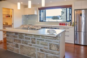 Fridge, microwave, oven, dishwasher - GraceWorks - Hanmer Springs (Hanmer Springs)