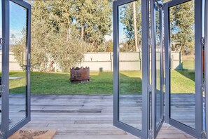 Unclassified image, 2 of 29, button