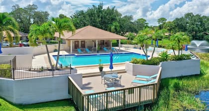 Completamente remodelado e impresionante 2/2 PGA Club Villa