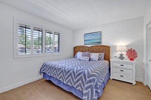 2 bedrooms, desk, iron/ironing board, travel crib