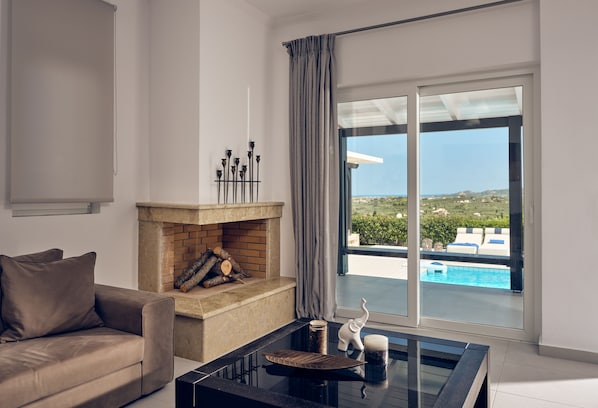 スマートテレビ、暖炉