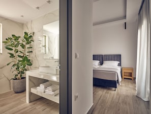 3 室のベッドルーム、セーフティボックス (室内)、アイロン / アイロン台、旅行用ベビーベッド