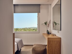 3 bedrooms, in-room safe, iron/ironing board, travel crib - Sun Villa (135sqm, Sea View, Infinity Pool) (Lithakia)