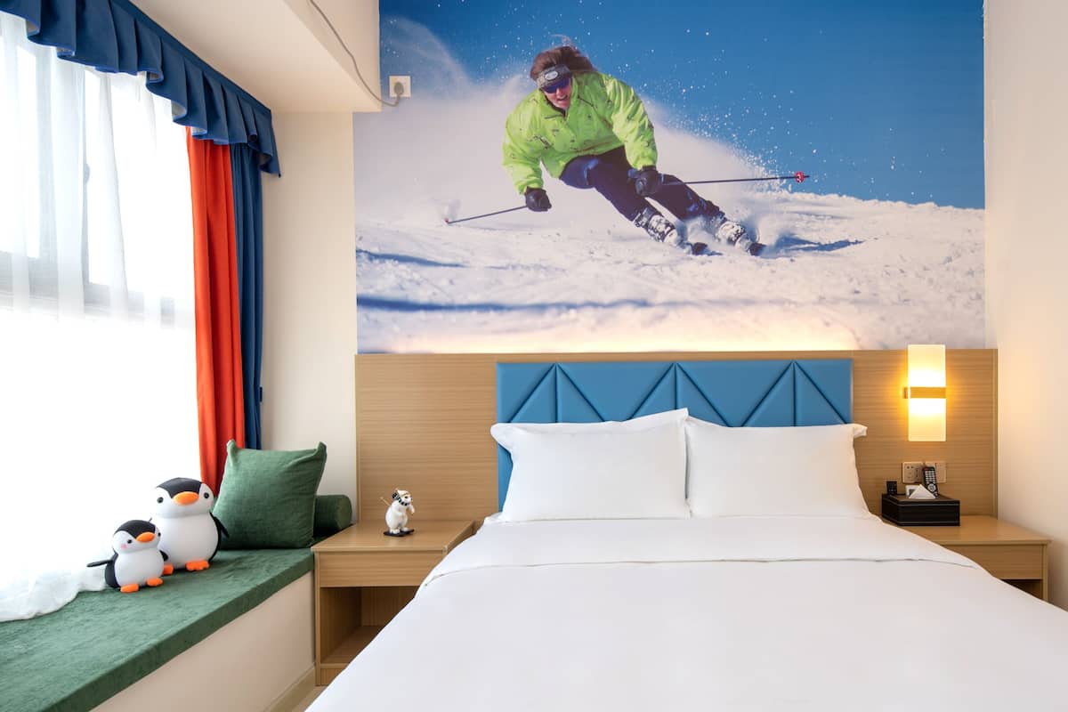Elite Apartment | Premium bedding, individually decorated, individually furnished, desk
