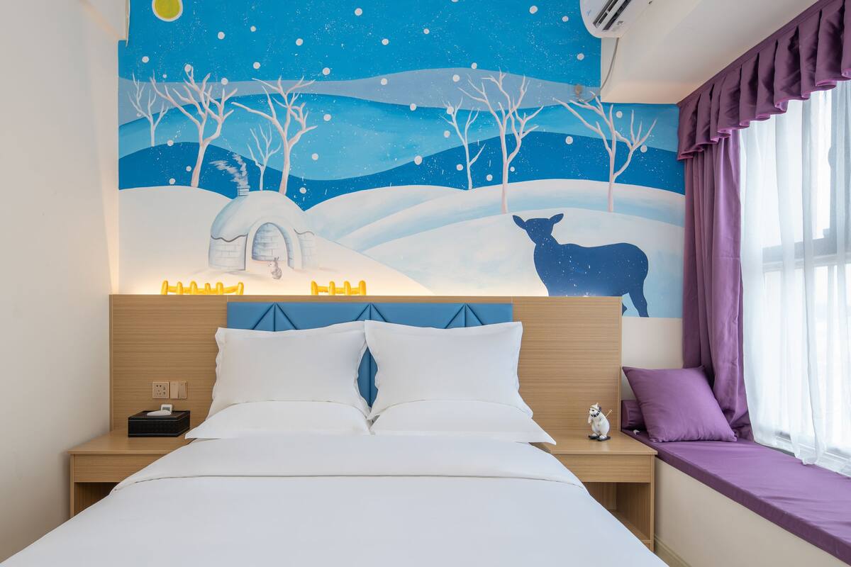 Elite Apartment | Premium bedding, individually decorated, individually furnished, desk
