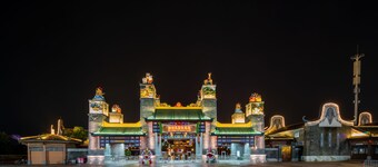Floral hotel frozen adventure