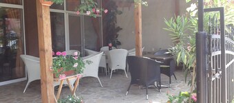 Къща за гости Зора-Primorsko