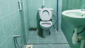 Soap, shampoo, toilet paper - Lan's Homestay Seri Iskandar (Bota)