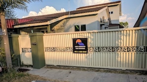 A gated residential property with a sign indicating 'LAN'S HOMESTAY SERI ISKANDAR' and a contact number. - Lan's Homestay Seri Iskandar (Bota)