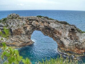 A natural stone arch formation over a body of water. - Cala Santanyí Beach House JM by Interhome (Cala Santanyí-Figuera-Llombards)