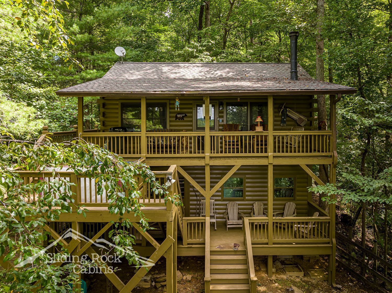 Secluded, rustic, hot tub, king bed, fenced yard-pet friendly