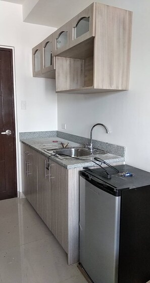 冷蔵庫、ダイニングテーブル