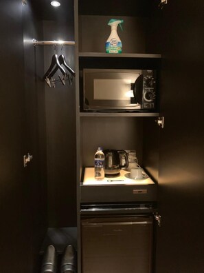Coffee/tea maker, electric kettle