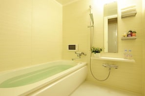Separate tub and shower, deep soaking tub, free toiletries, hair dryer - Hotel Bix - Adult only (Tokyo)