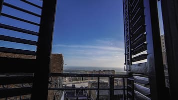 Habitación triple Confort, vista al mar | Balcón