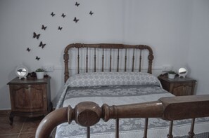 4 habitaciones, tabla de planchar con plancha, wifi y ropa de cama 