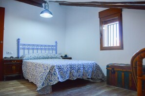 4 bedrooms, iron/ironing board, WiFi, bed sheets - Rural House Azafrán (Torrijo del Campo)