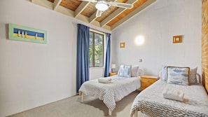 2 bedrooms, iron/ironing board, bed sheets