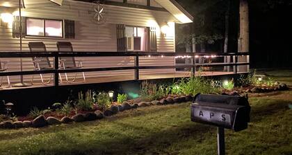 Beautiful Cottage Just minutes from The Twin Lakes & Beach