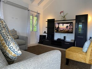 Living area - 3BR Villa| Pool| Gated| Richmond Estates (Priory)