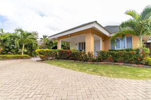 Exterior - 3BR Villa| Pool| Gated| Richmond Estates (Priory)
