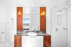 花灑/浴缸組合、風筒、提供毛巾、番梘