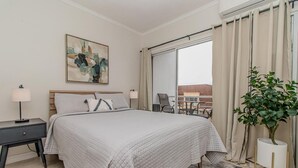 Unclassified image, 4 of 20, button - DreamCondo 2BDR with Pool! (Kingston)