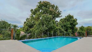 Unclassified image, 3 of 20, button - DreamCondo 2BDR with Pool! (Kingston)