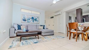 Unclassified image, 5 of 20, button - DreamCondo 2BDR with Pool! (Kingston)