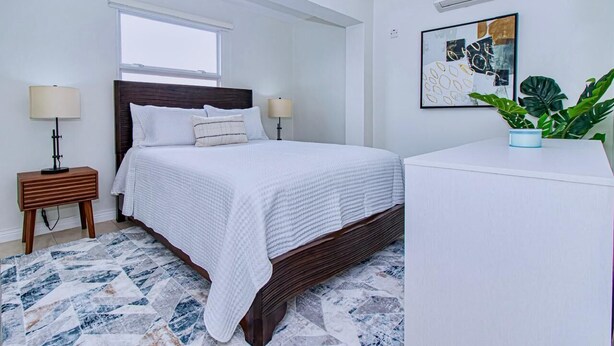 Unclassified image, 1 of 20, button - DreamCondo 2BDR with Pool! (Kingston)