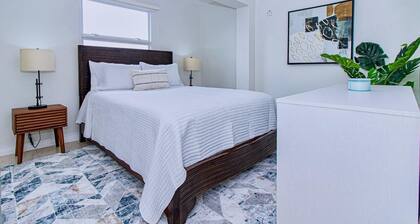 DreamCondo 2BDR with Pool!