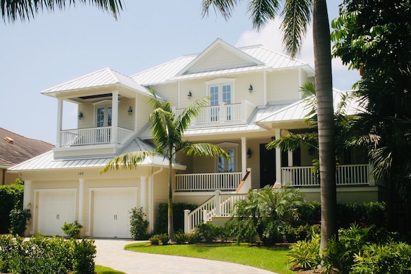 Exterior - 8M Dollar Home, 3 Houses from Beach in Old Naples! (Naples)