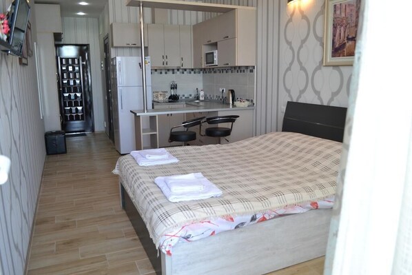 Iron/ironing board, free WiFi, bed sheets