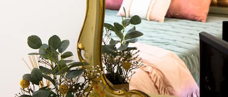 3 bedrooms, desk, iron/ironing board, free WiFi