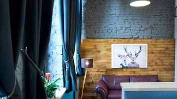 Suite (Master 1) | Living area | Flat-screen TV