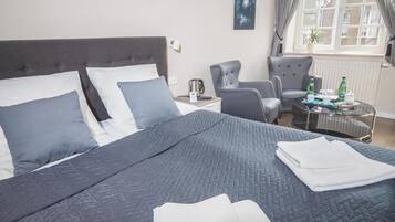 Double Room (number 4) | Minibar, iron/ironing board, free WiFi, bed sheets