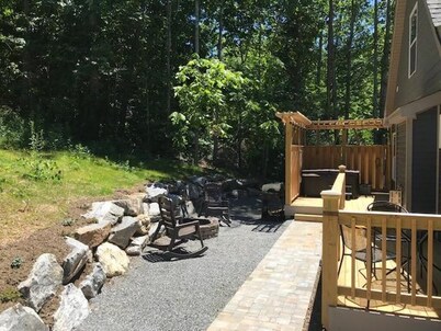 Bluebird Hideaway: 1 Private Acre, Hot Tub, & Pets Allowed!