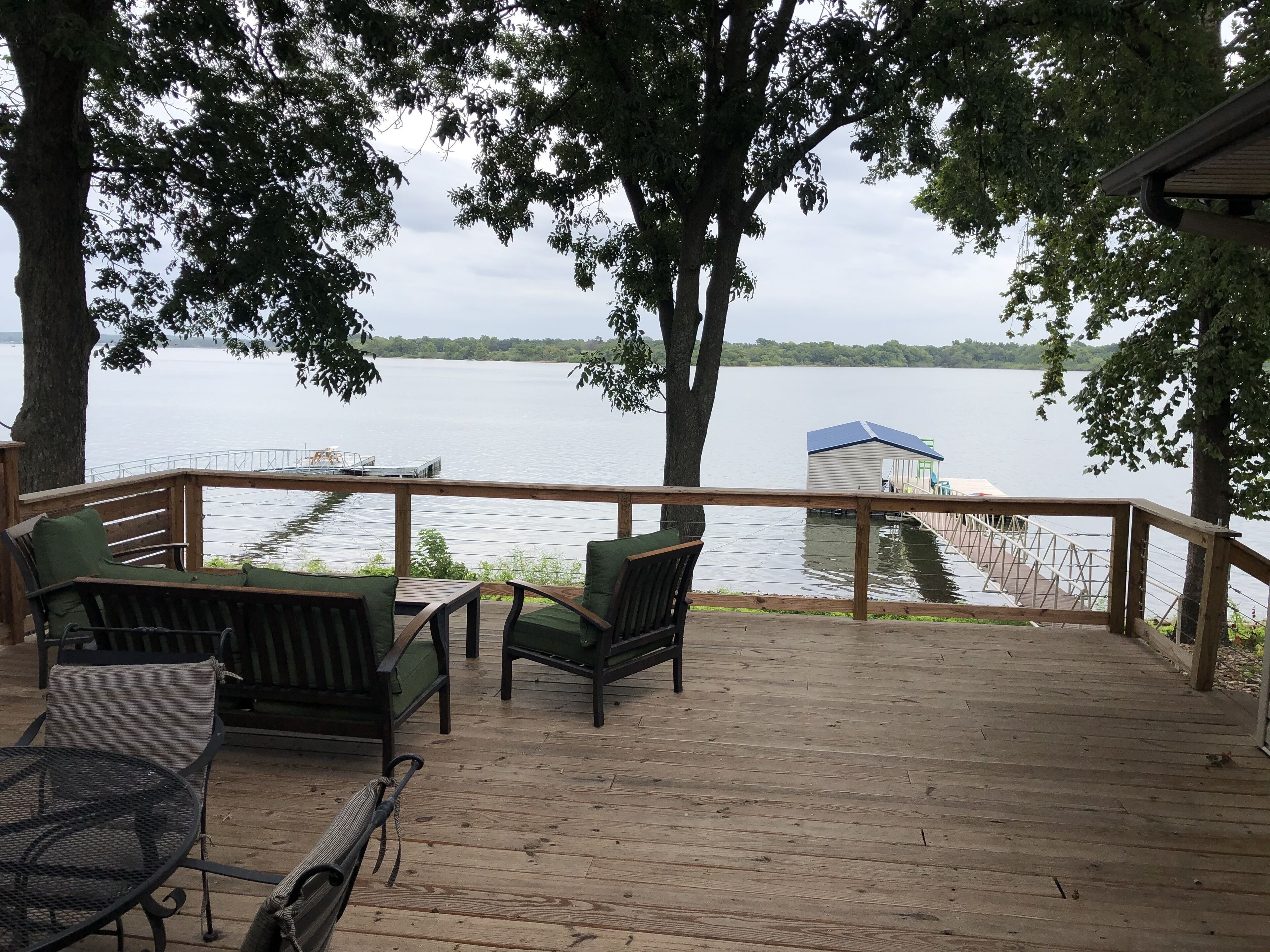 Wolfcreekretreat - Remodeled, with dock