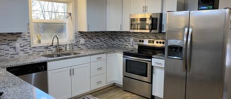 Refrigerador, microondas, horno, placa de cocina