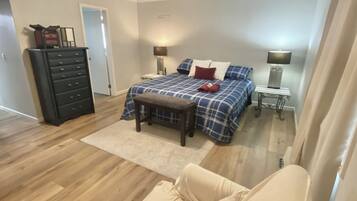 3 bedrooms, desk, iron/ironing board, travel crib