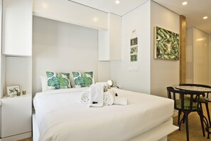 Iron/ironing board, free WiFi, bed sheets