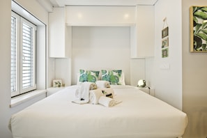 Iron/ironing board, free WiFi, bed sheets