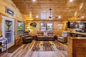 تلفزيون ذكي، مدفأة، ألعاب فيديو، مشغل دي في دي