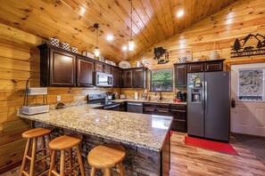 ثلاجة، ميكروويف، فرن، موقد طهي مسطح